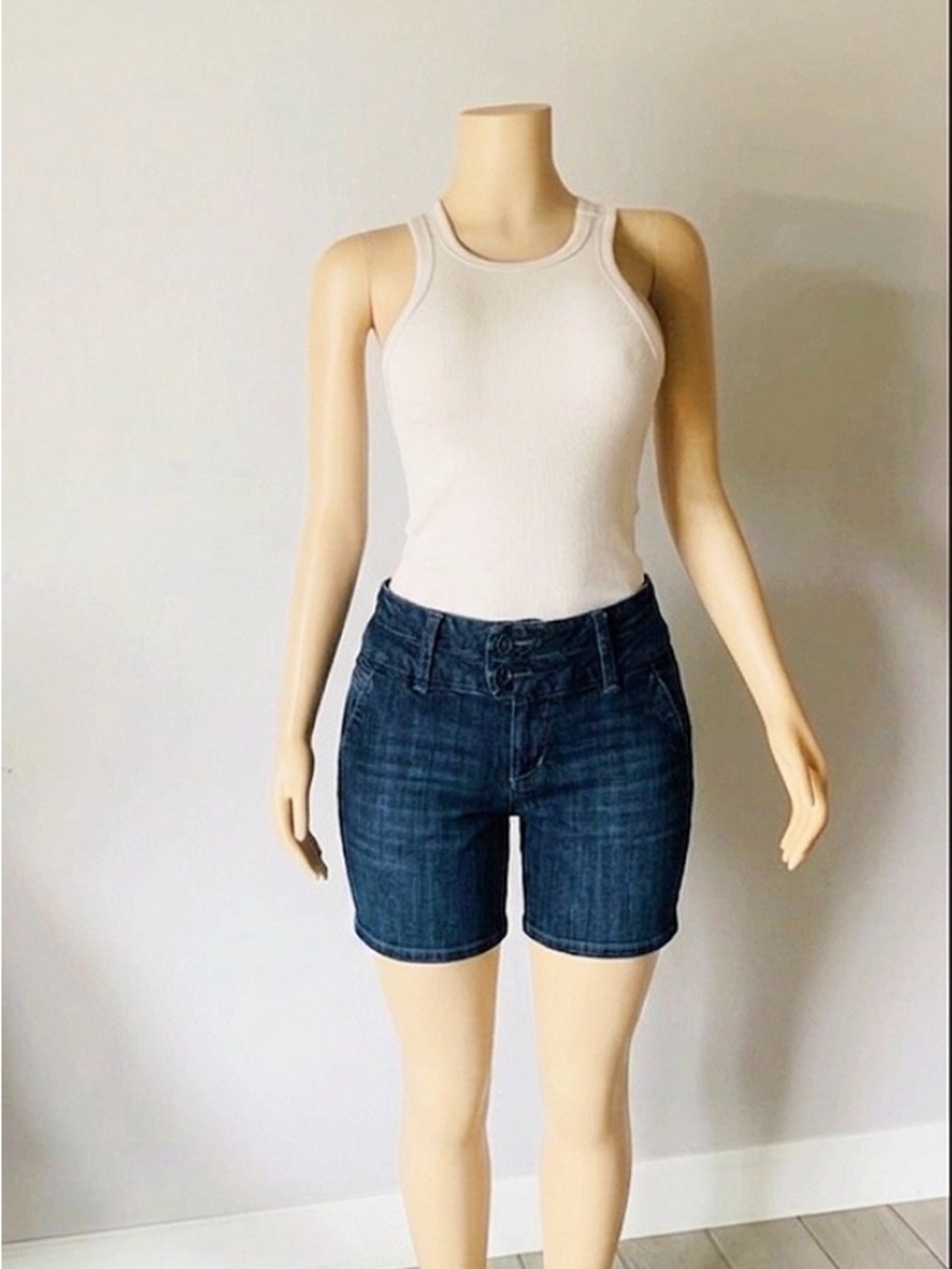 American Eagle Denim Shorts Size 8 Women Blue Stretch Dark Wash Double Button